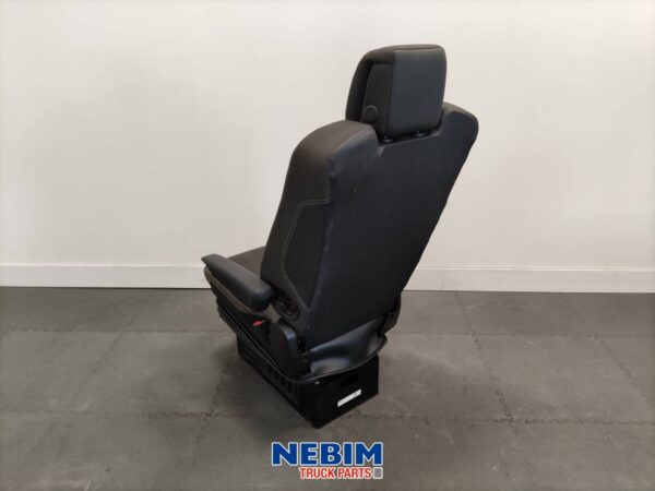 Renault - 7421615420 - Passagiersstoel Renault T