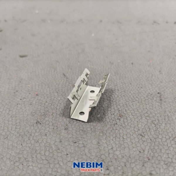 Volvo - 82628138 - Houder sideskirt extension