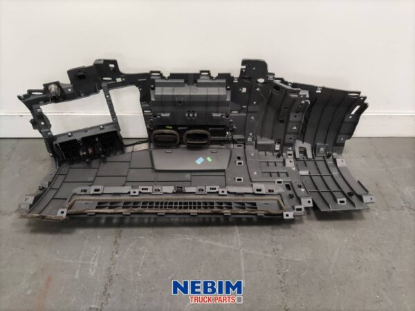 Volvo - 20722312 - Dashboard centre FE