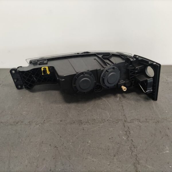Volvo - 22332593 - Mistlamp FH4 links