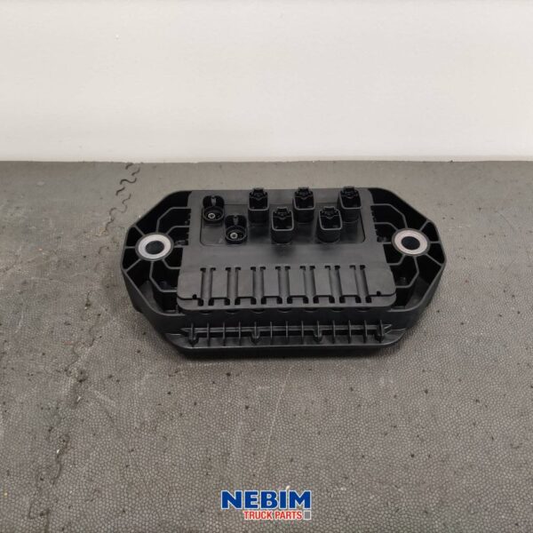 Renault - 7424040618 - Netwerkswitch
