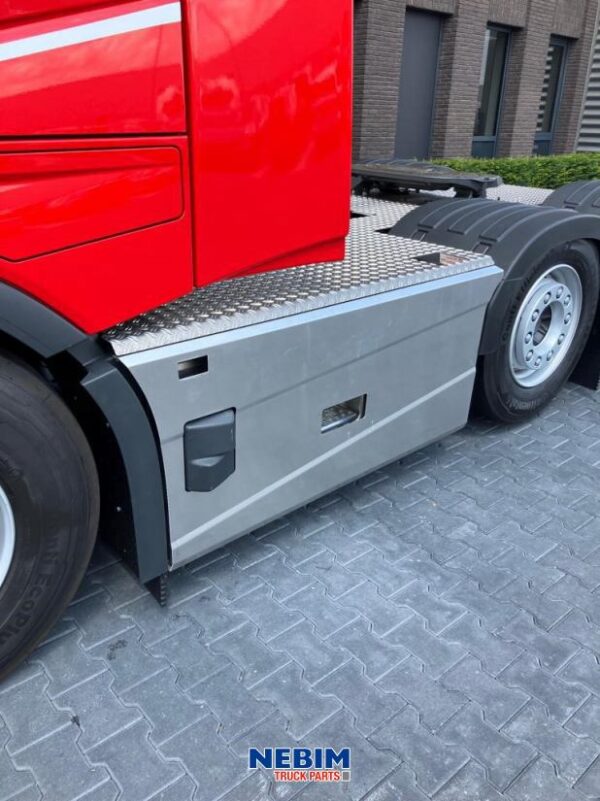 Nebim Truck Parts - UI0000270 - Juego de faldones laterales 6x2 Tractora Volvo