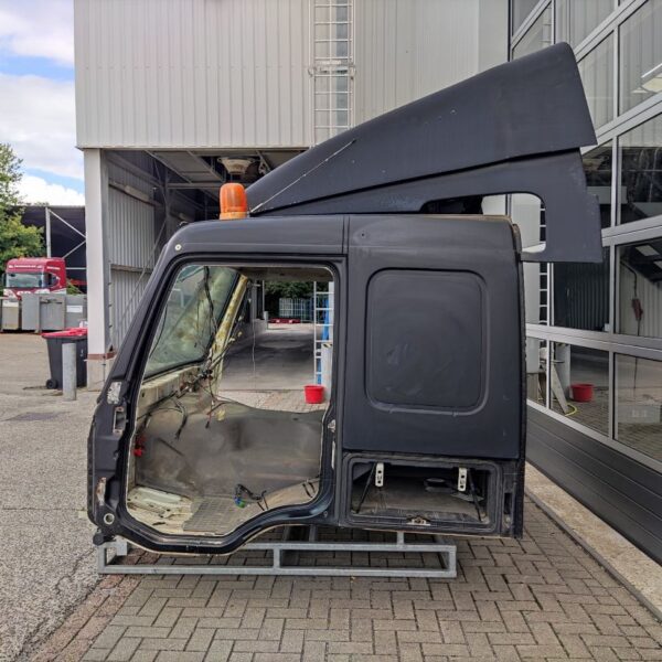 Volvo - 85103669 - Cabina FM L2H1